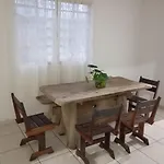Lindo Sobrado Com 3 Quartos Sendo 2 Suites